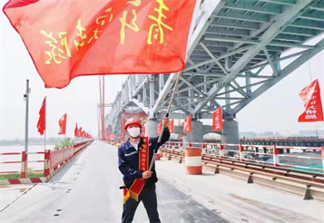 优秀校友李宝龙